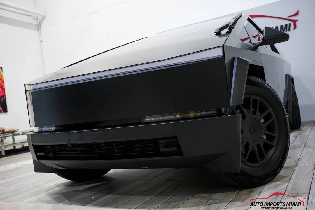 2024 Tesla Cybertruck - Image 2 of 12