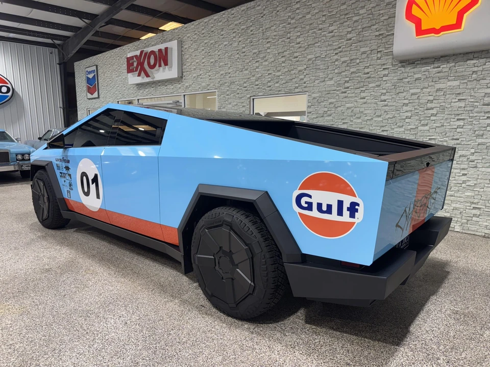 2024 Tesla Cybertruck - Image 13 of 31