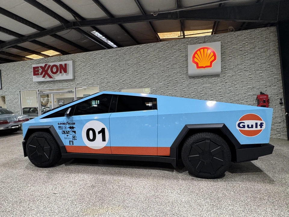 2024 Tesla Cybertruck - Image 12 of 31