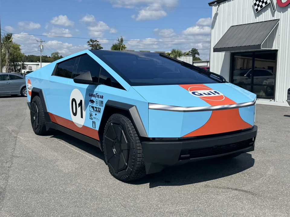 2024 Tesla Cybertruck - Image 2 of 31