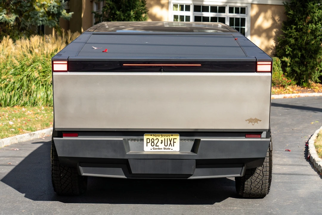 2024 Tesla Cybertruck - Image 17 of 31