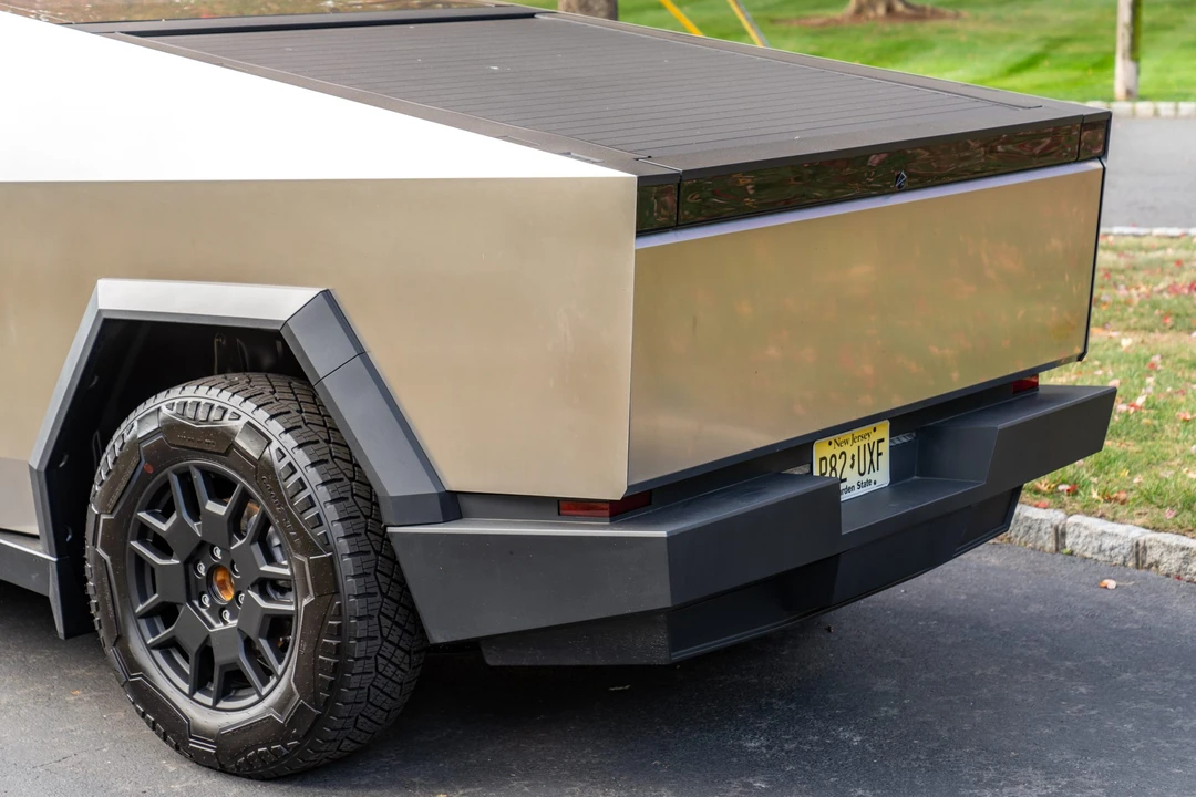 2024 Tesla Cybertruck - Image 10 of 31