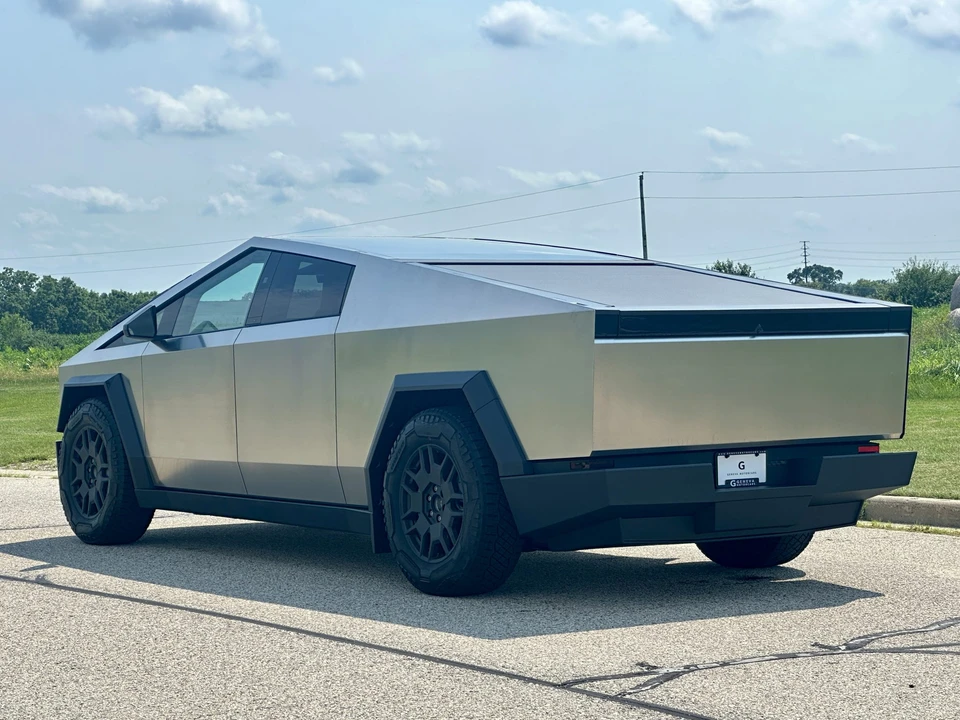 2024 Tesla Cybertruck - Image 8 of 31