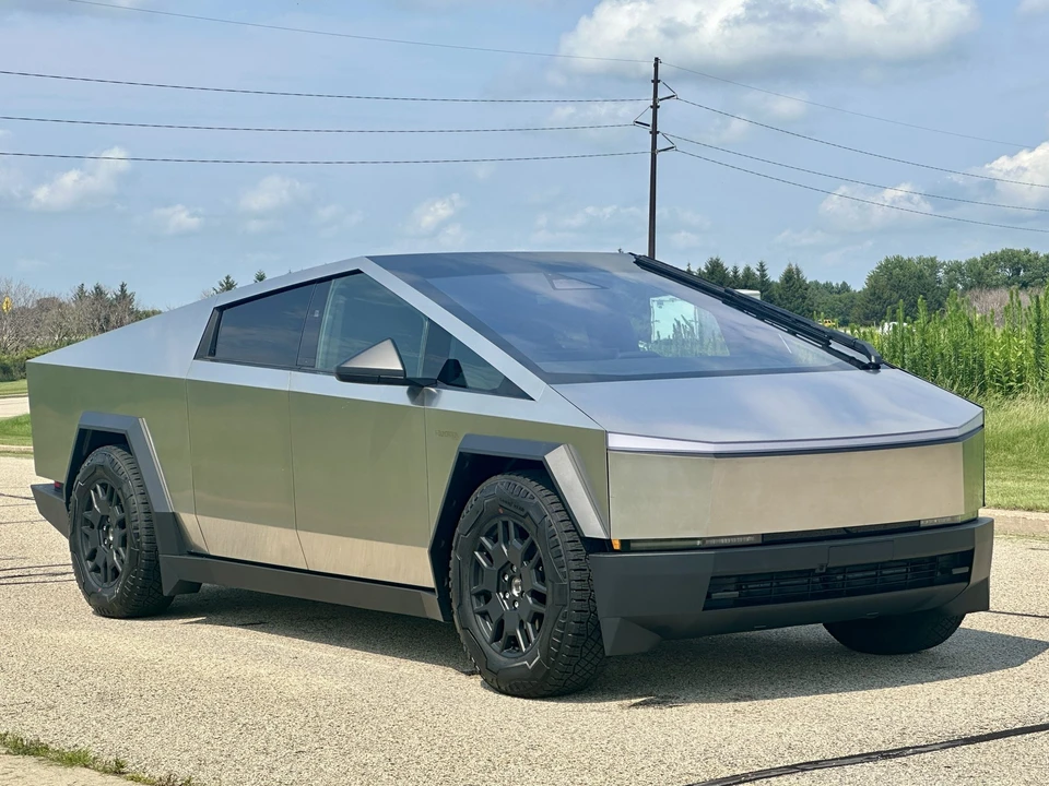 2024 Tesla Cybertruck - Image 11 of 31