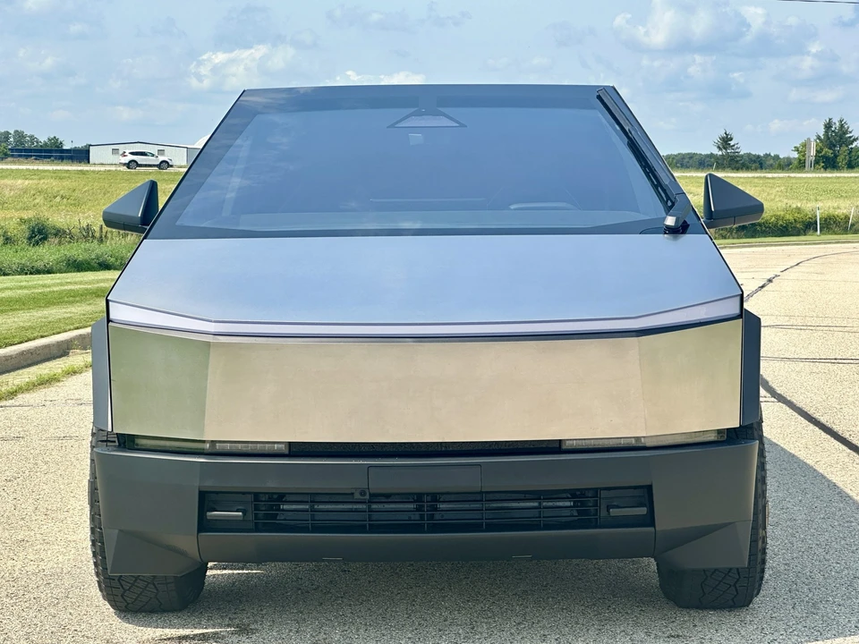 2024 Tesla Cybertruck - Image 12 of 31