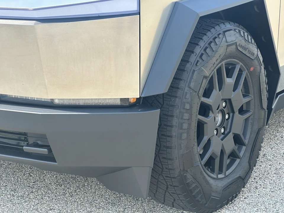 2024 Tesla Cybertruck - Image 18 of 31