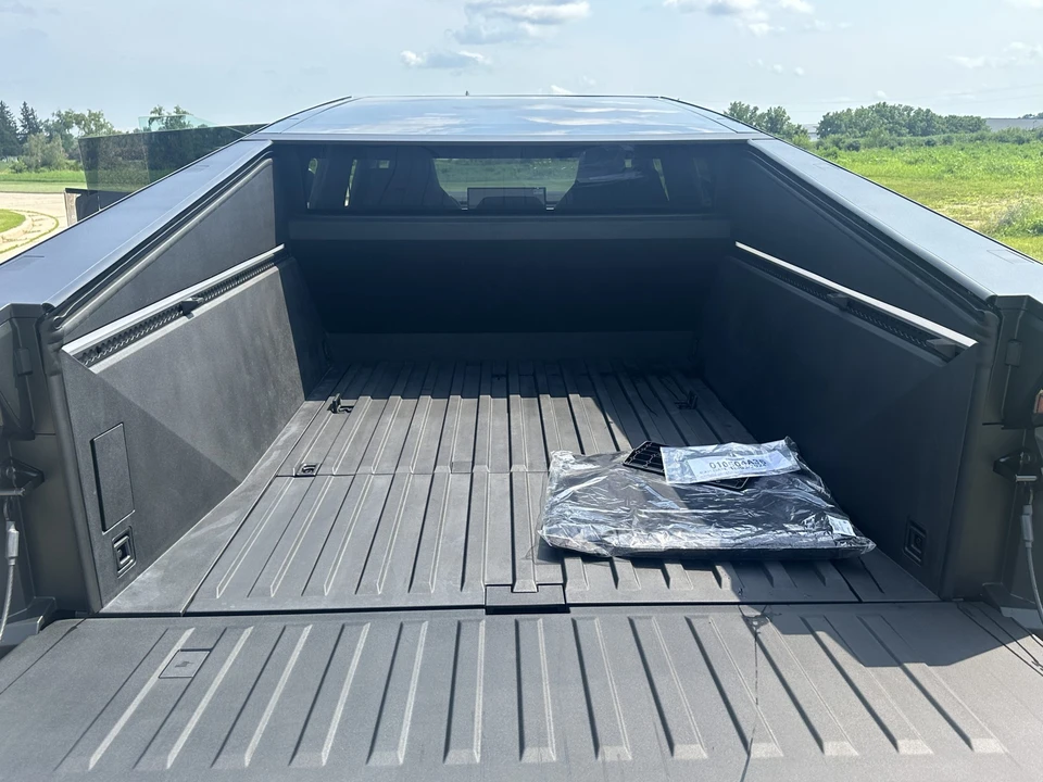 2024 Tesla Cybertruck - Image 23 of 31