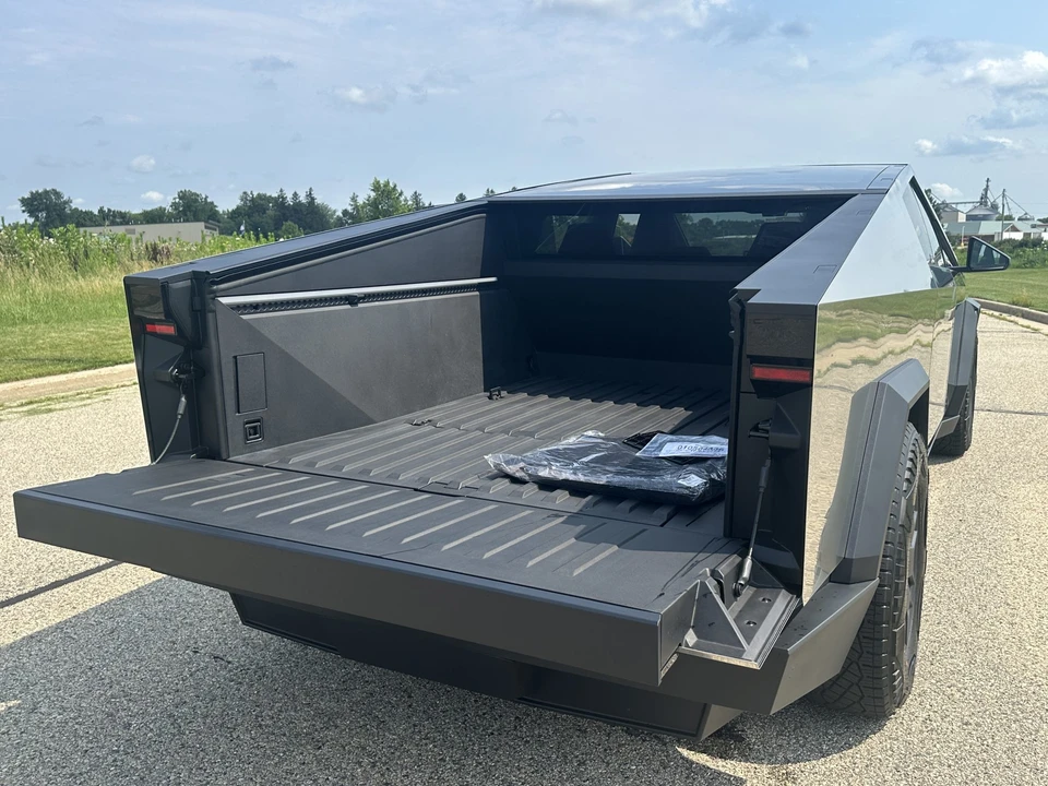 2024 Tesla Cybertruck - Image 24 of 31