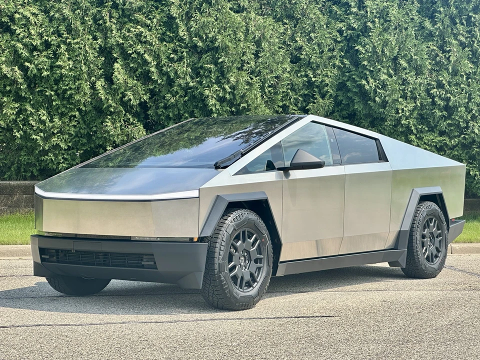 2024 Tesla Cybertruck - Image 2 of 31