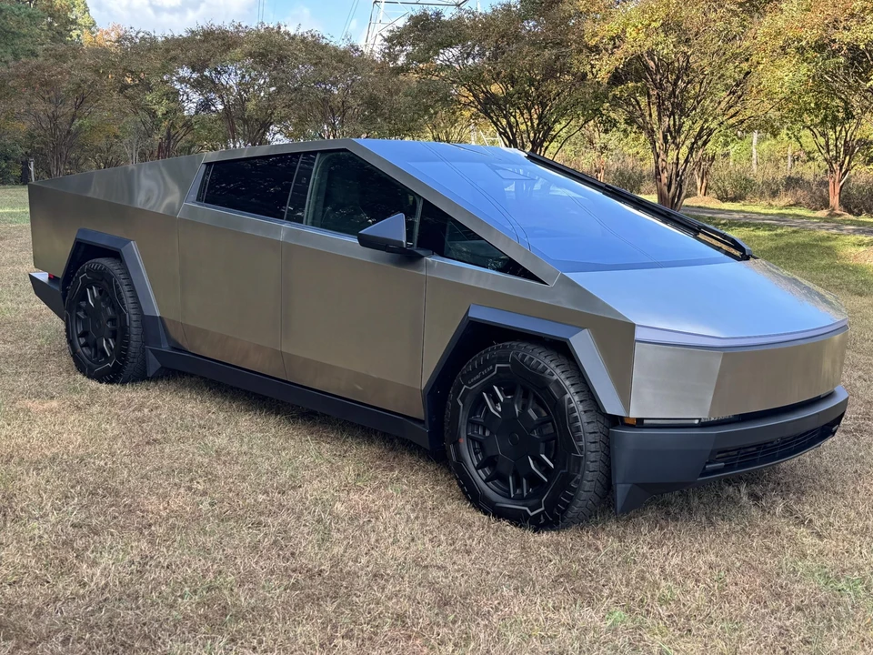 2024 Tesla Cybertruck - Image 14 of 31