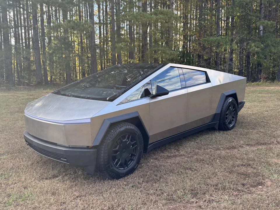 2024 Tesla Cybertruck - Image 16 of 31