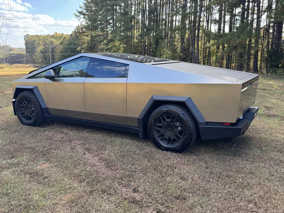 2024 Tesla Cybertruck - Image 18 of 31