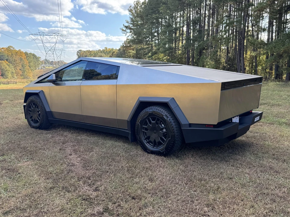 2024 Tesla Cybertruck - Image 19 of 31