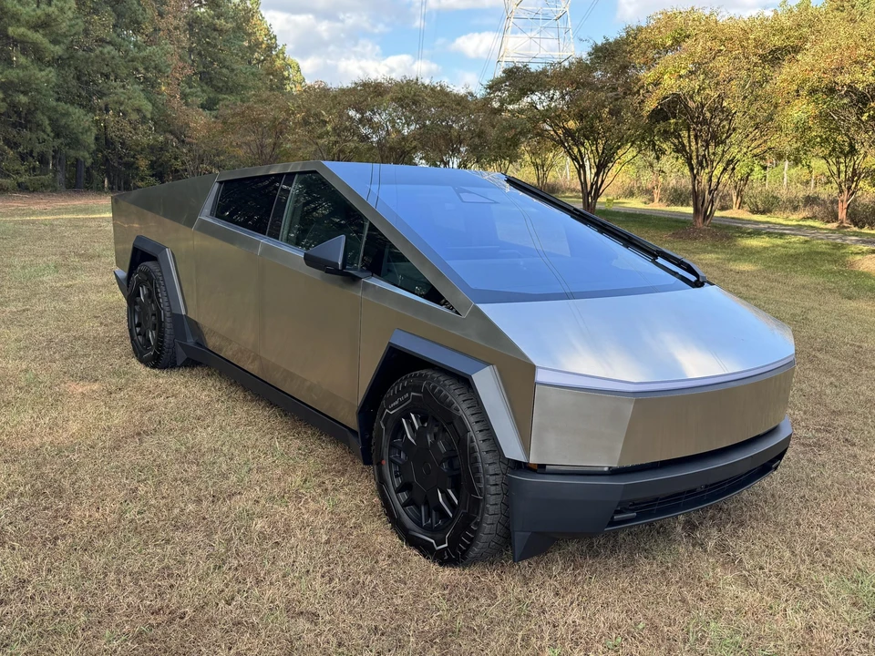 2024 Tesla Cybertruck - Image 15 of 31