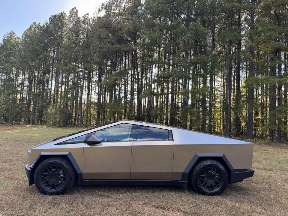 2024 Tesla Cybertruck - Image 17 of 31