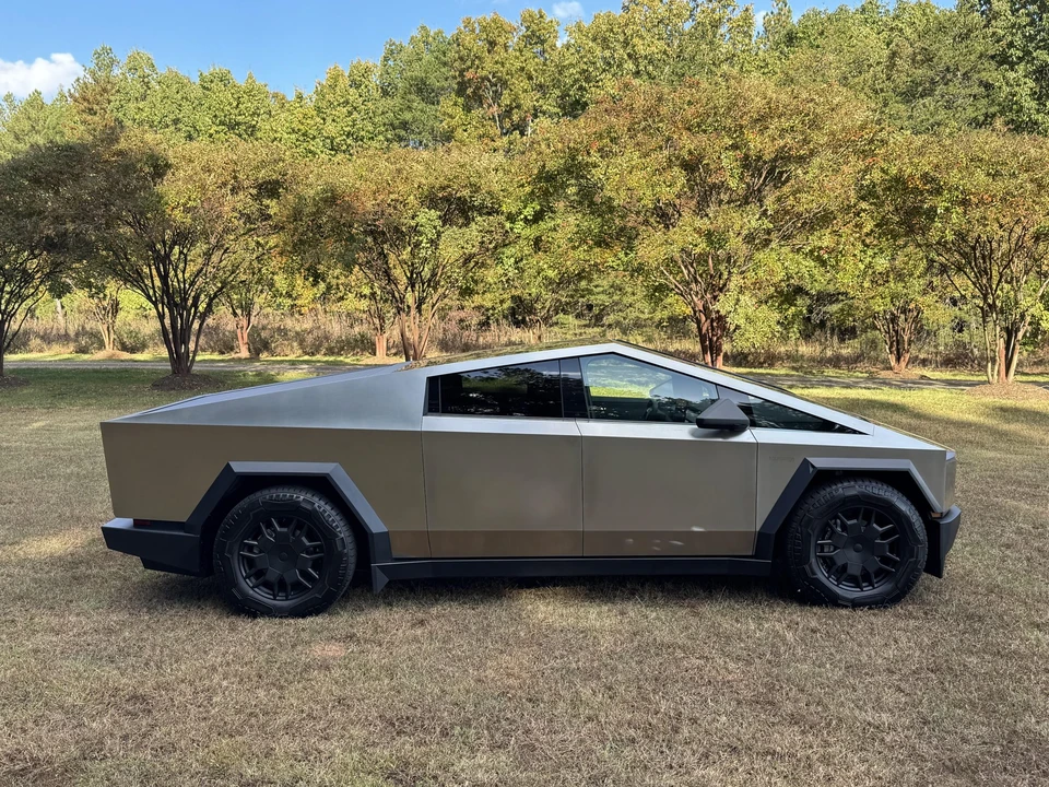 2024 Tesla Cybertruck - Image 21 of 31