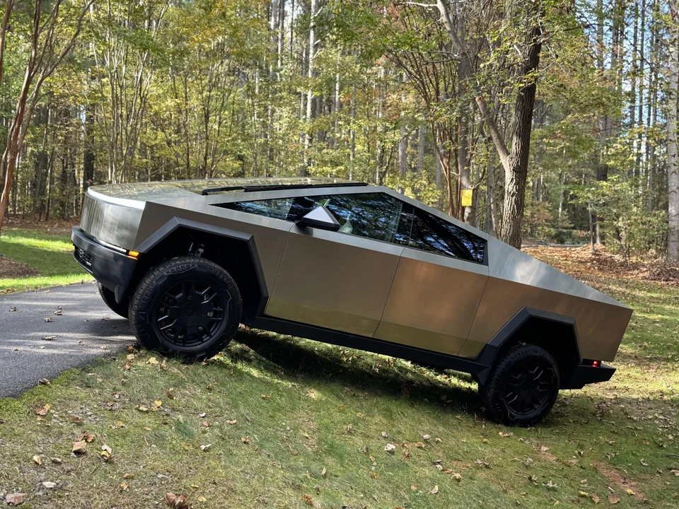 2024 Tesla Cybertruck - Image 22 of 31