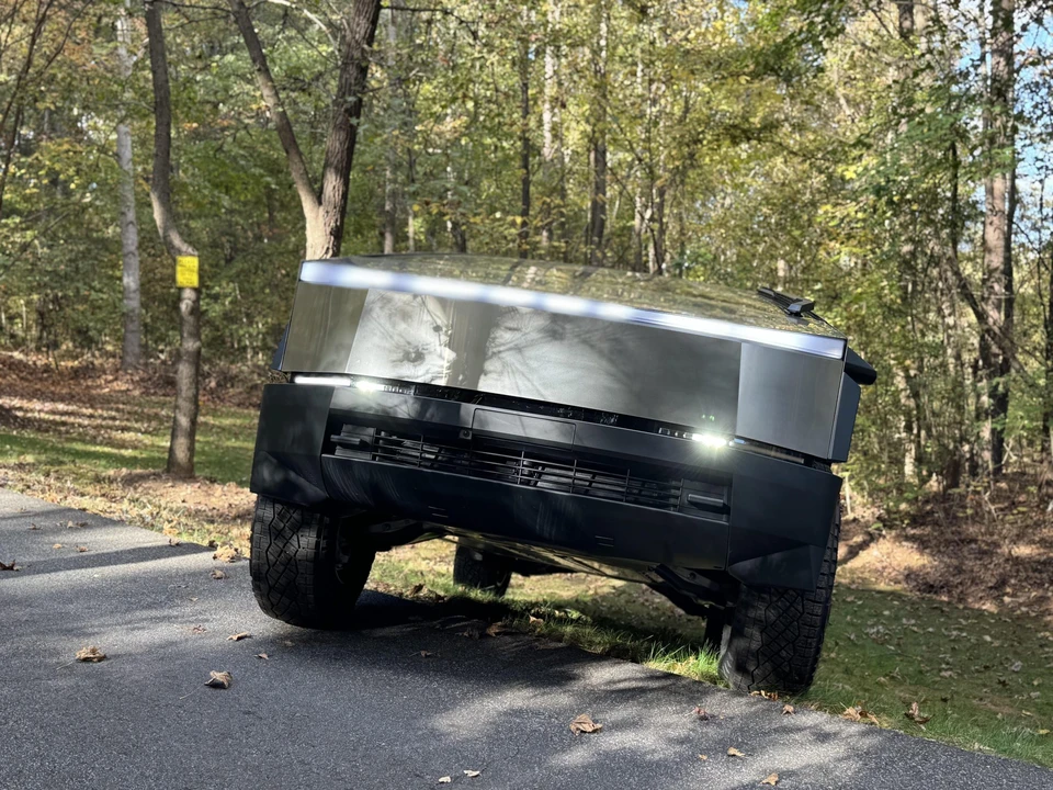 2024 Tesla Cybertruck - Image 26 of 31