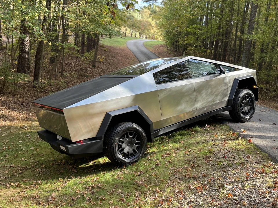2024 Tesla Cybertruck - Image 25 of 31