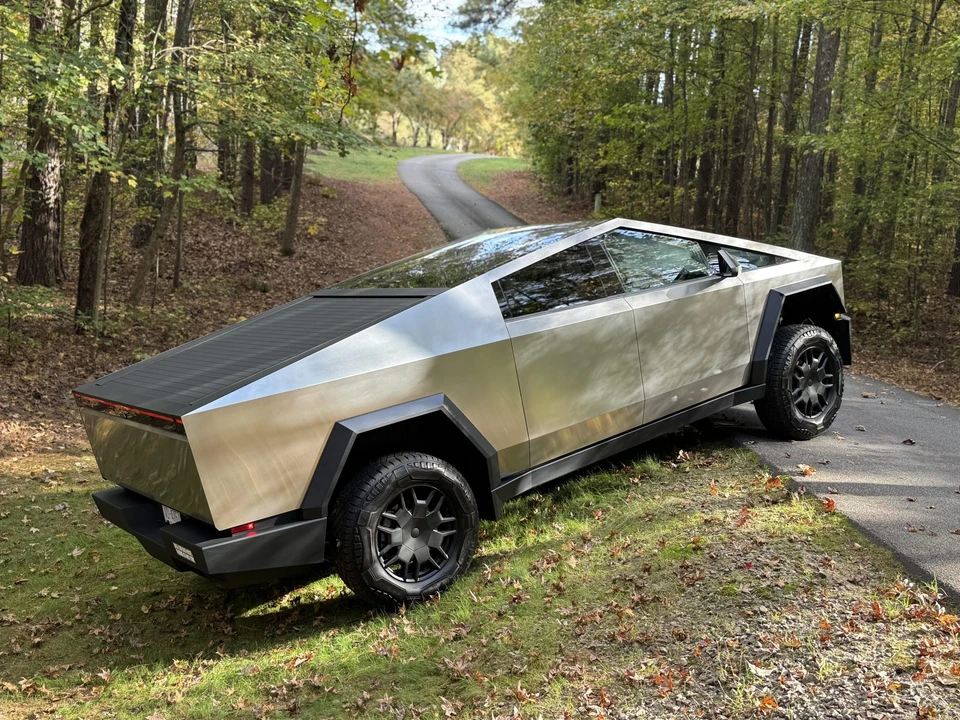 2024 Tesla Cybertruck - Image 24 of 31