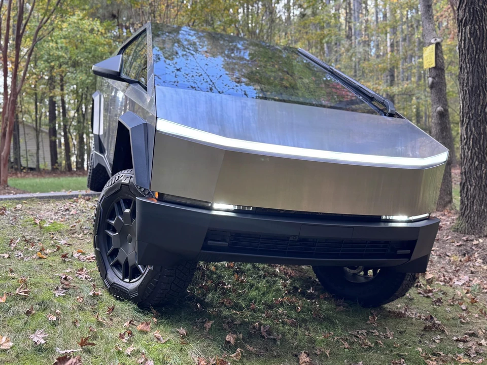 2024 Tesla Cybertruck - Image 28 of 31