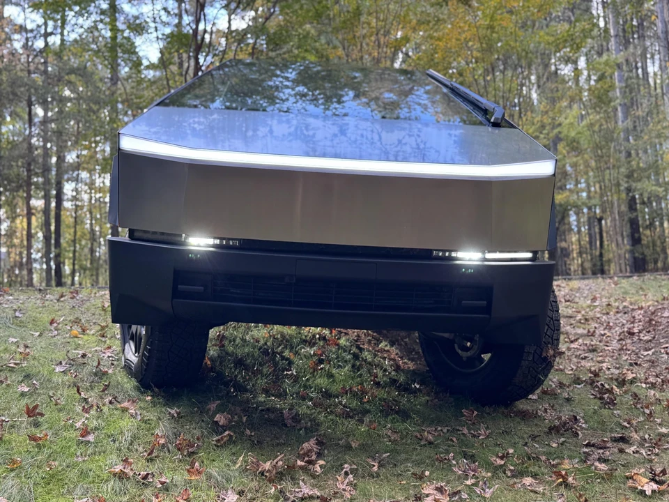 2024 Tesla Cybertruck - Image 27 of 31