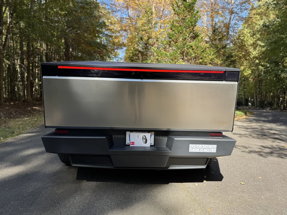2024 Tesla Cybertruck - Image 12 of 31