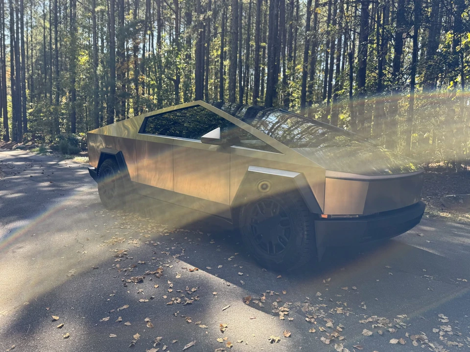 2024 Tesla Cybertruck - Image 2 of 31