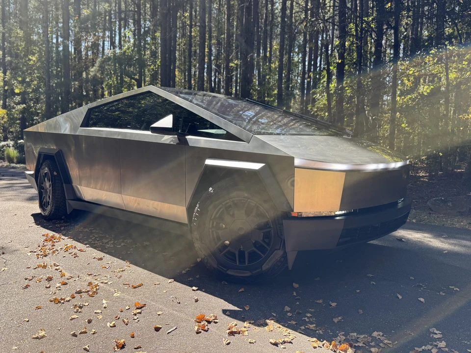 2024 Tesla Cybertruck - Image 3 of 31