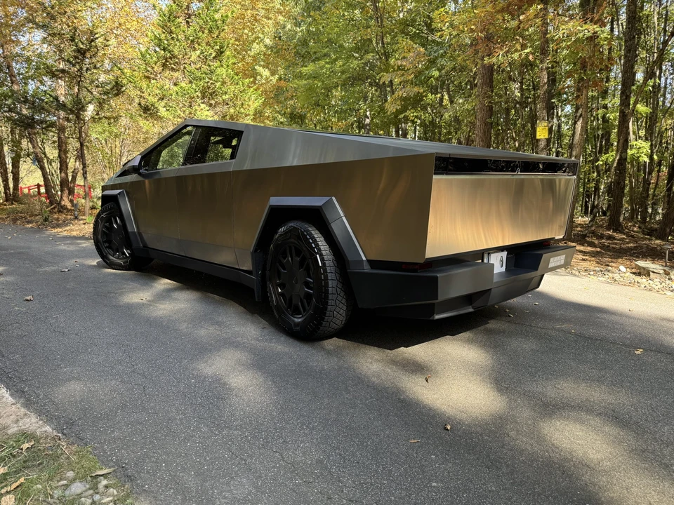 2024 Tesla Cybertruck - Image 9 of 31