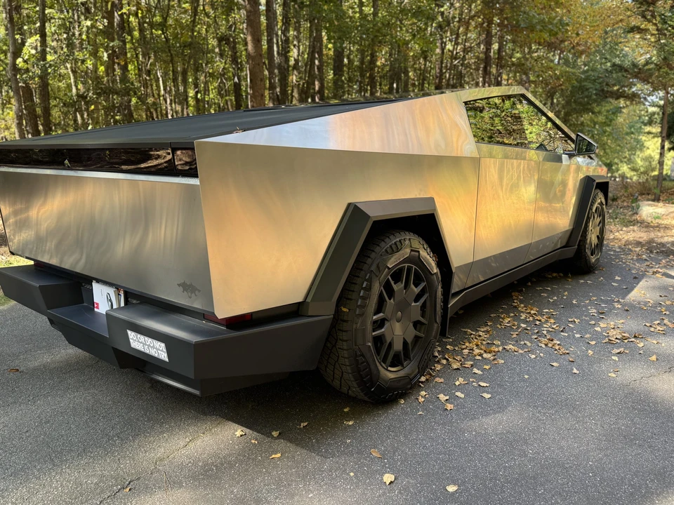2024 Tesla Cybertruck - Image 13 of 31