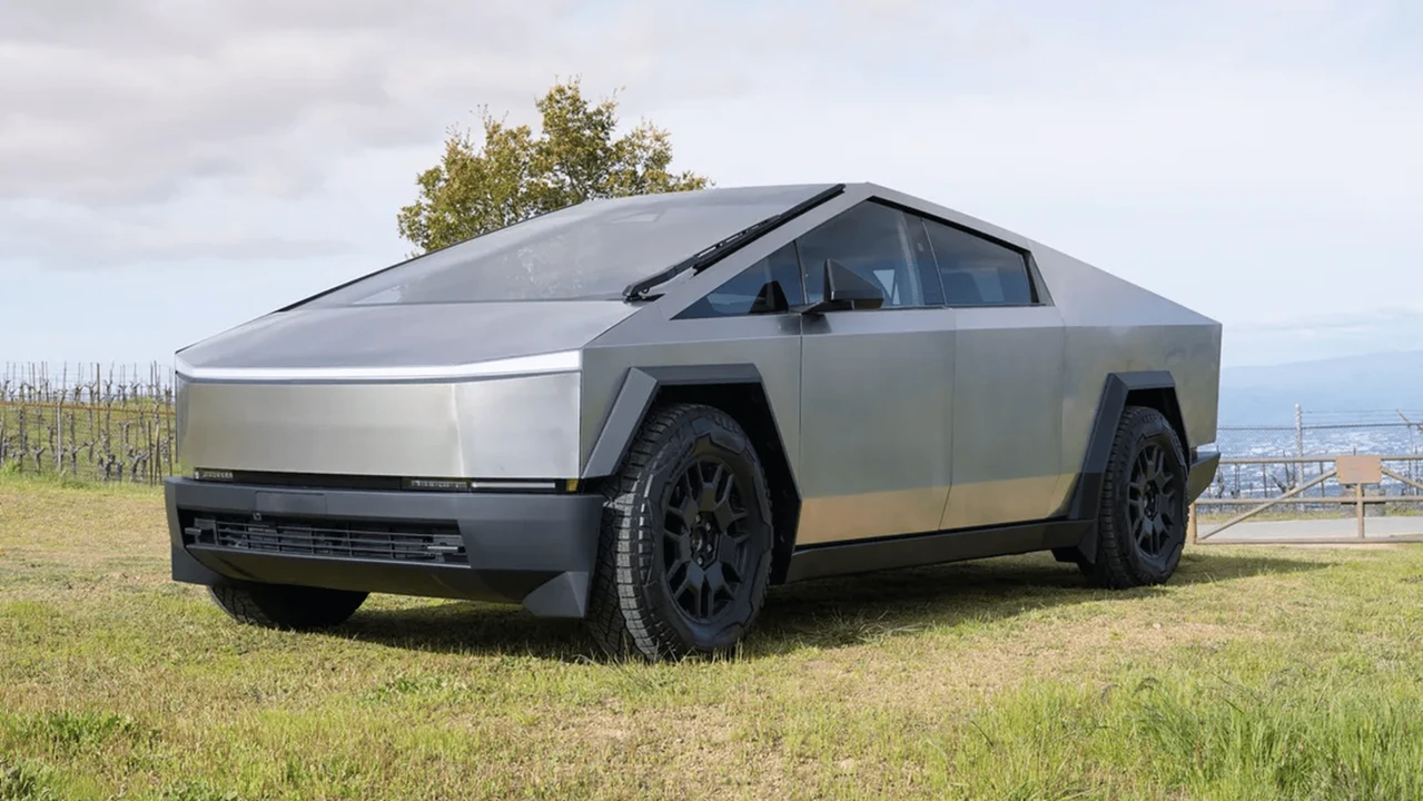 2024 Tesla Cybertruck - Image 2 of 31