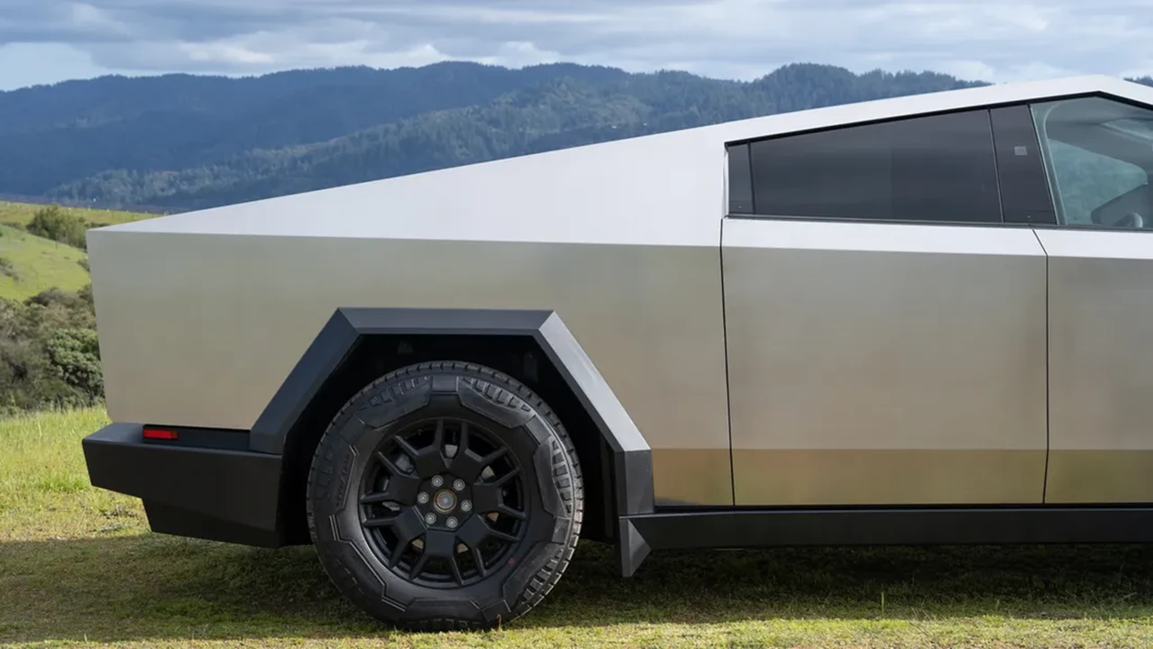 2024 Tesla Cybertruck - Image 15 of 31