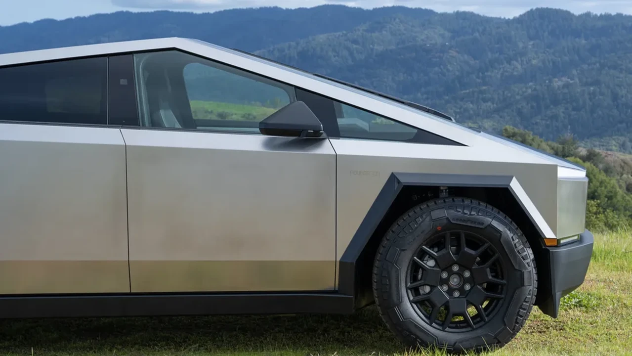 2024 Tesla Cybertruck - Image 13 of 31