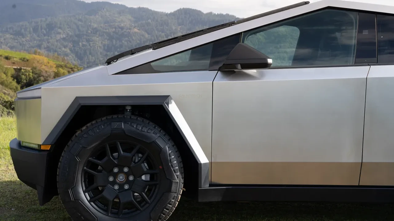 2024 Tesla Cybertruck - Image 12 of 31