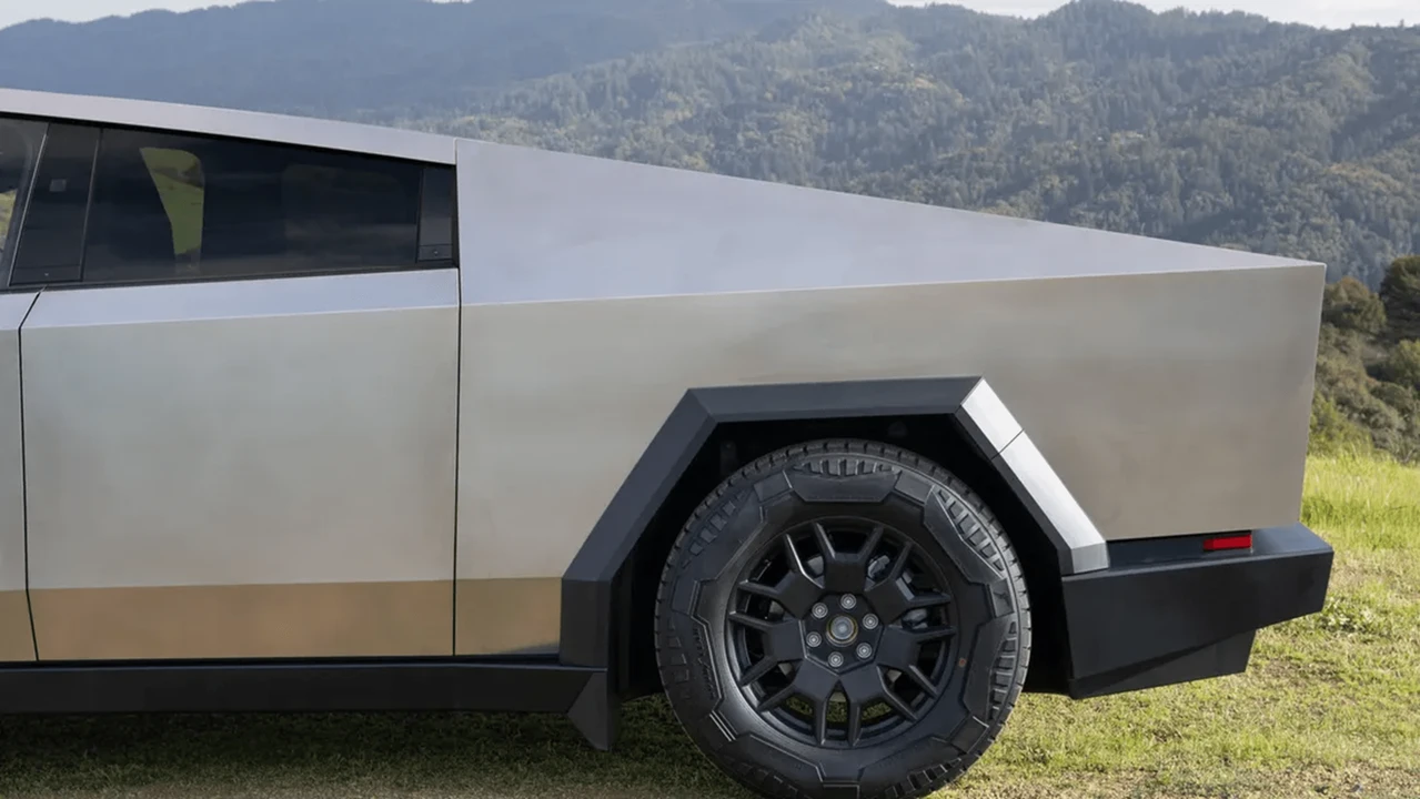 2024 Tesla Cybertruck - Image 18 of 31