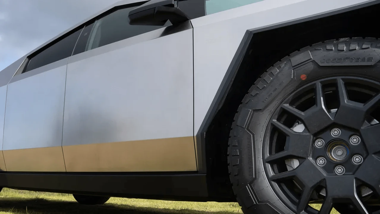 2024 Tesla Cybertruck - Image 14 of 31
