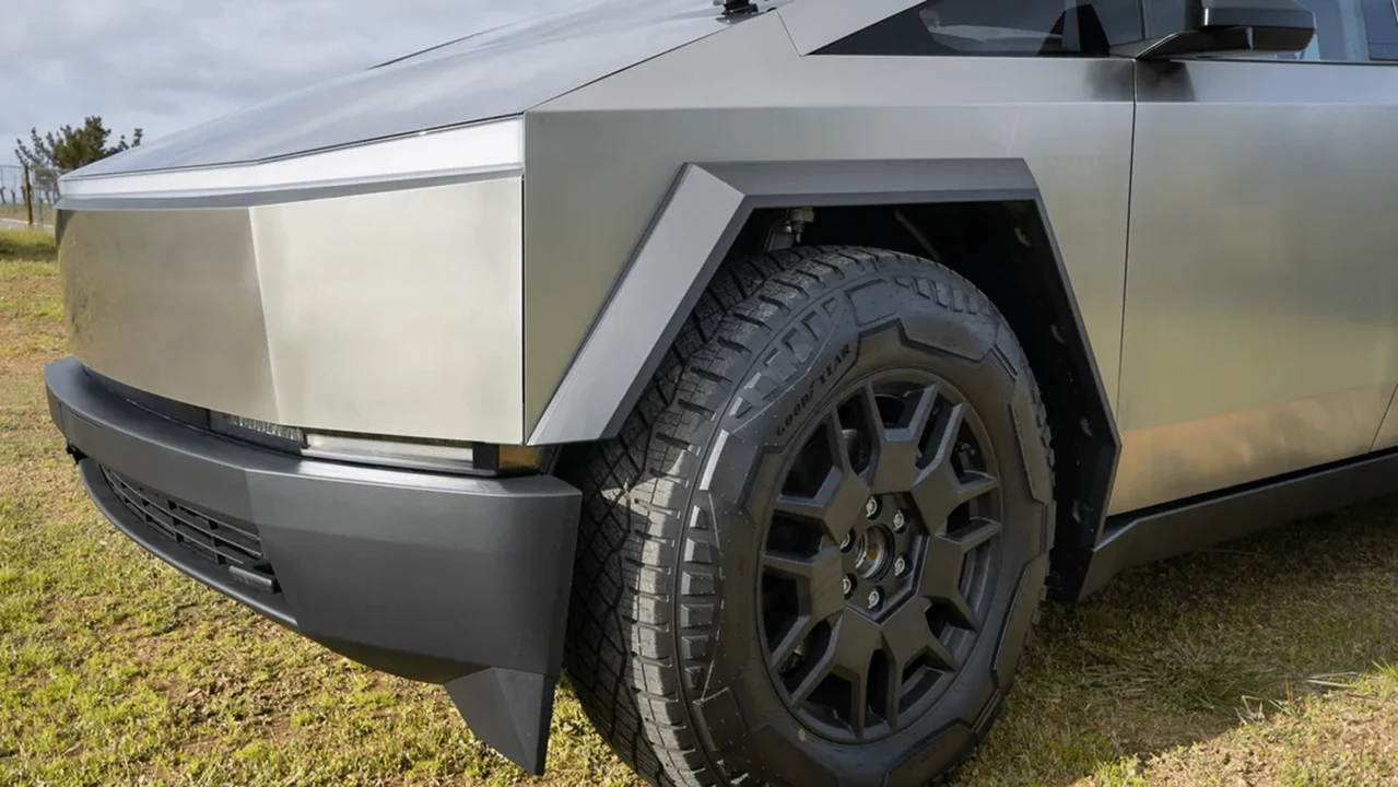 2024 Tesla Cybertruck - Image 10 of 31