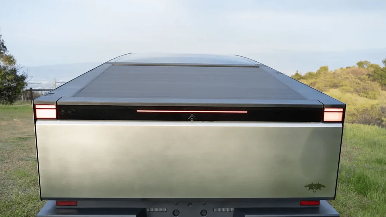 2024 Tesla Cybertruck - Image 17 of 31