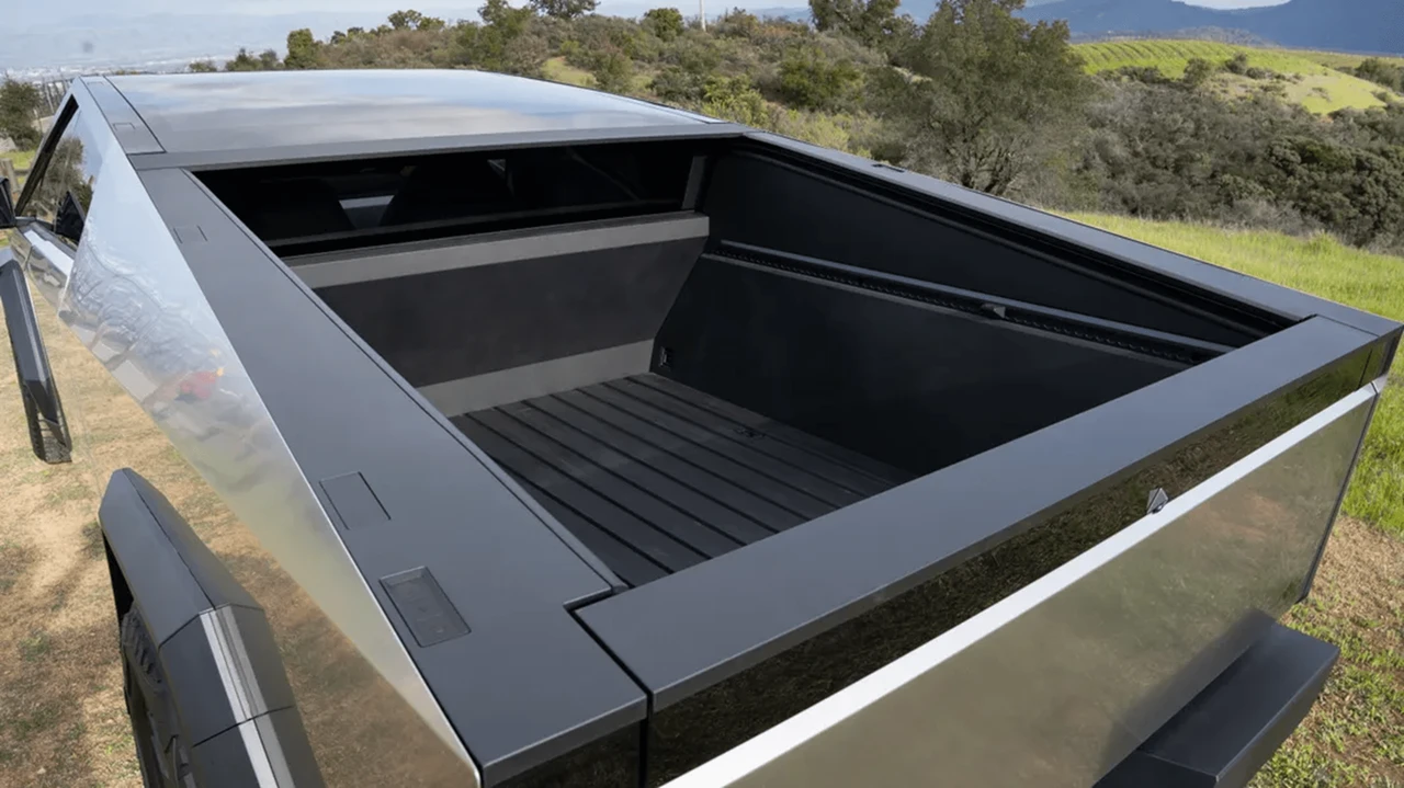 2024 Tesla Cybertruck - Image 23 of 31