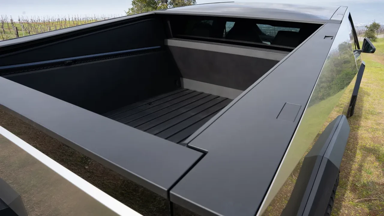 2024 Tesla Cybertruck - Image 21 of 31