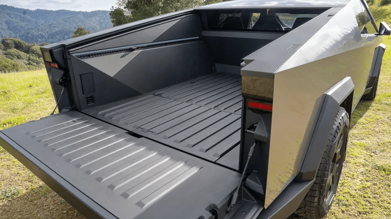 2024 Tesla Cybertruck - Image 24 of 31