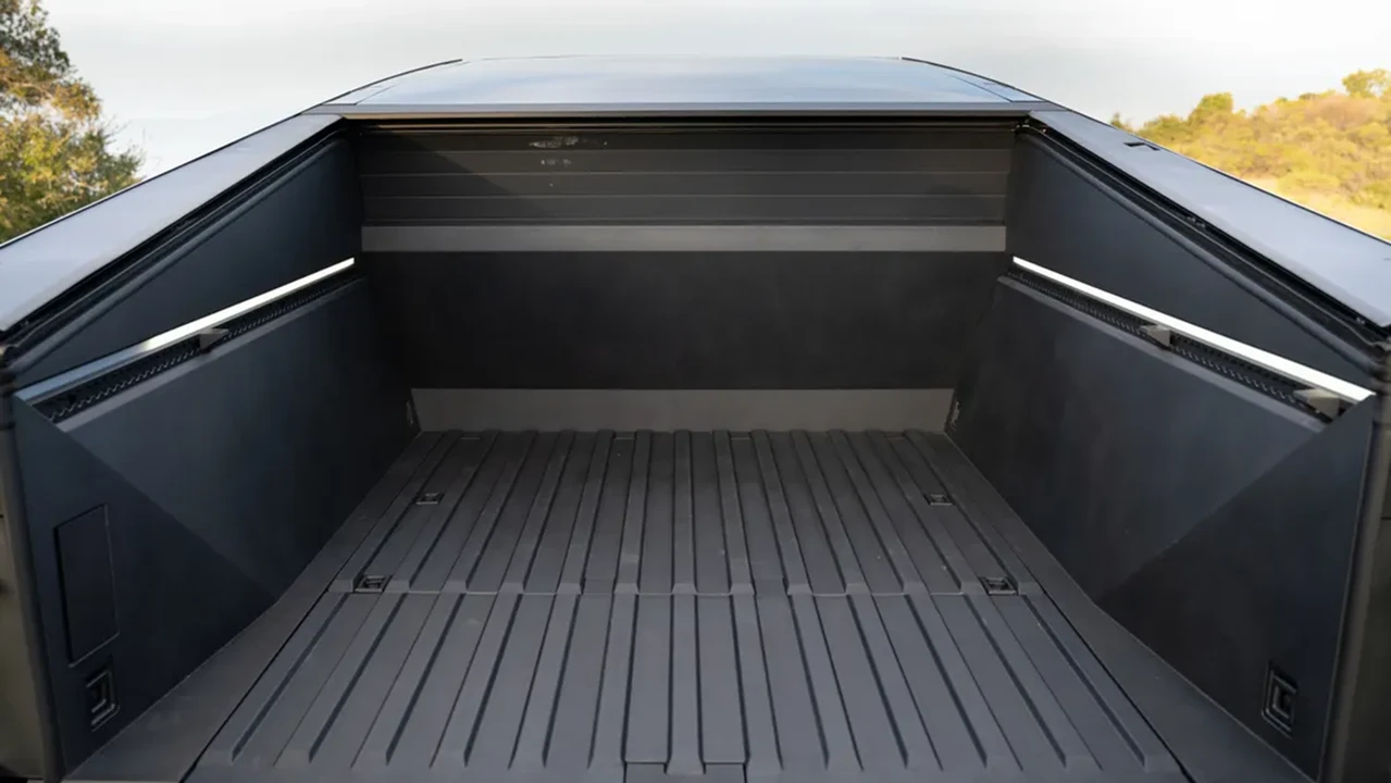 2024 Tesla Cybertruck - Image 22 of 31