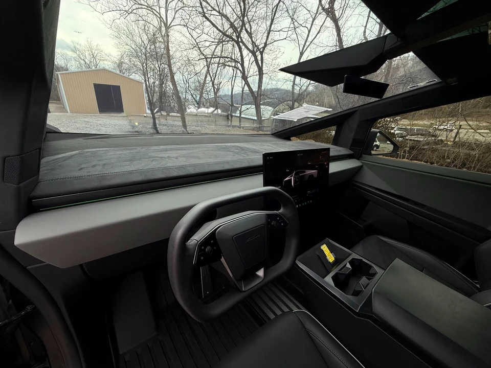 2024 Tesla Cybertruck - Image 10 of 21