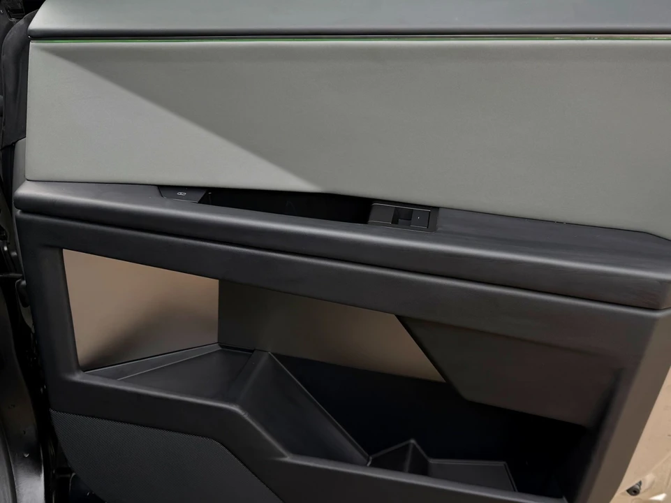 2024 Tesla Cybertruck - Image 12 of 21