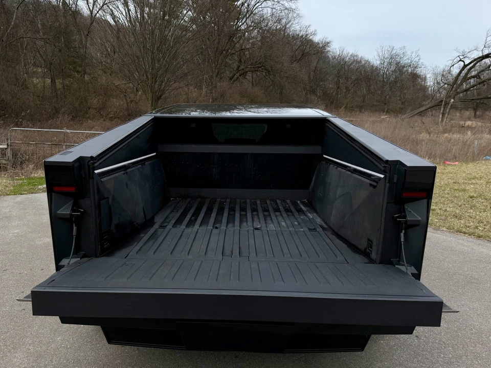 2024 Tesla Cybertruck - Image 8 of 21