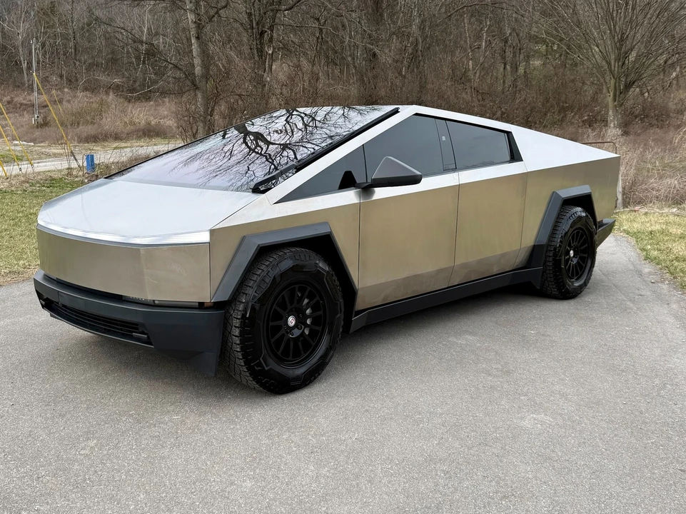2024 Tesla Cybertruck - Image 2 of 21
