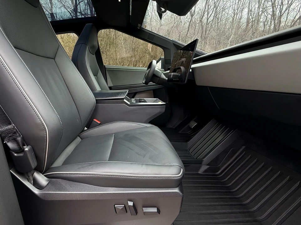 2024 Tesla Cybertruck - Image 13 of 21