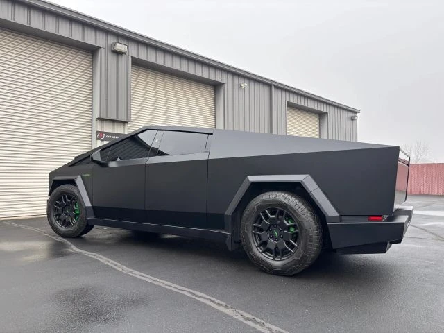 2024 Tesla Cybertruck - Image 10 of 15