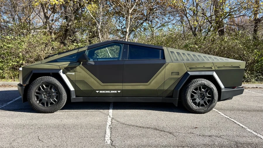2024 Tesla Cybertruck - Image 2 of 31